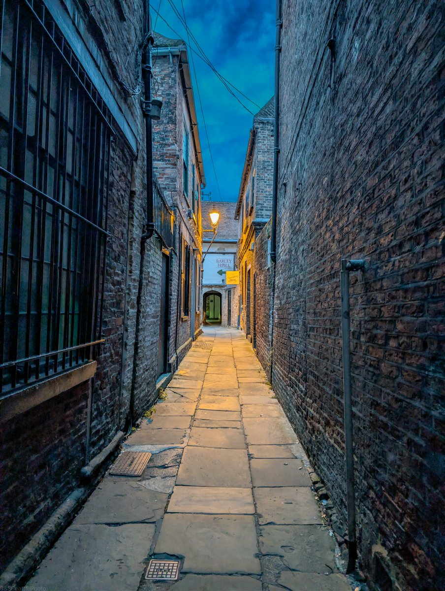 CSBeattiePhoto's tweet photo. York, North Yorkshire 

#york #photography #streetphotography #yorkcity #history #northyorkshire #england https://t.co/3Iz3lv0ps9