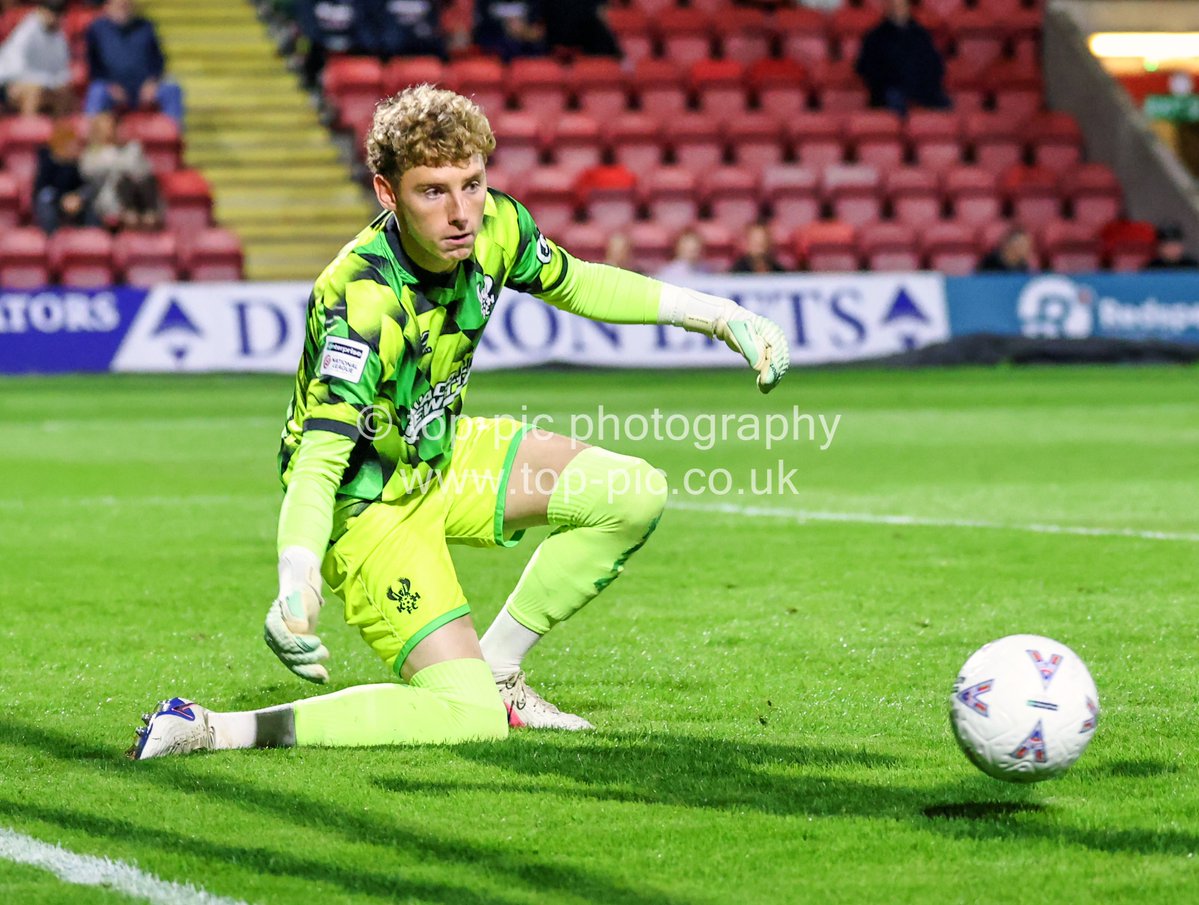toppiccouk's tweet photo. (1/3) @khfcofficial 1 v 0 @GatesheadFC in the @NL_Enterprise on 16/9/26 #freelance #sports #photographer all images copyright #getintouch for use, prints, event booking - https://t.co/V4TnZJBnD3 https://t.co/5nWJPCd4D9