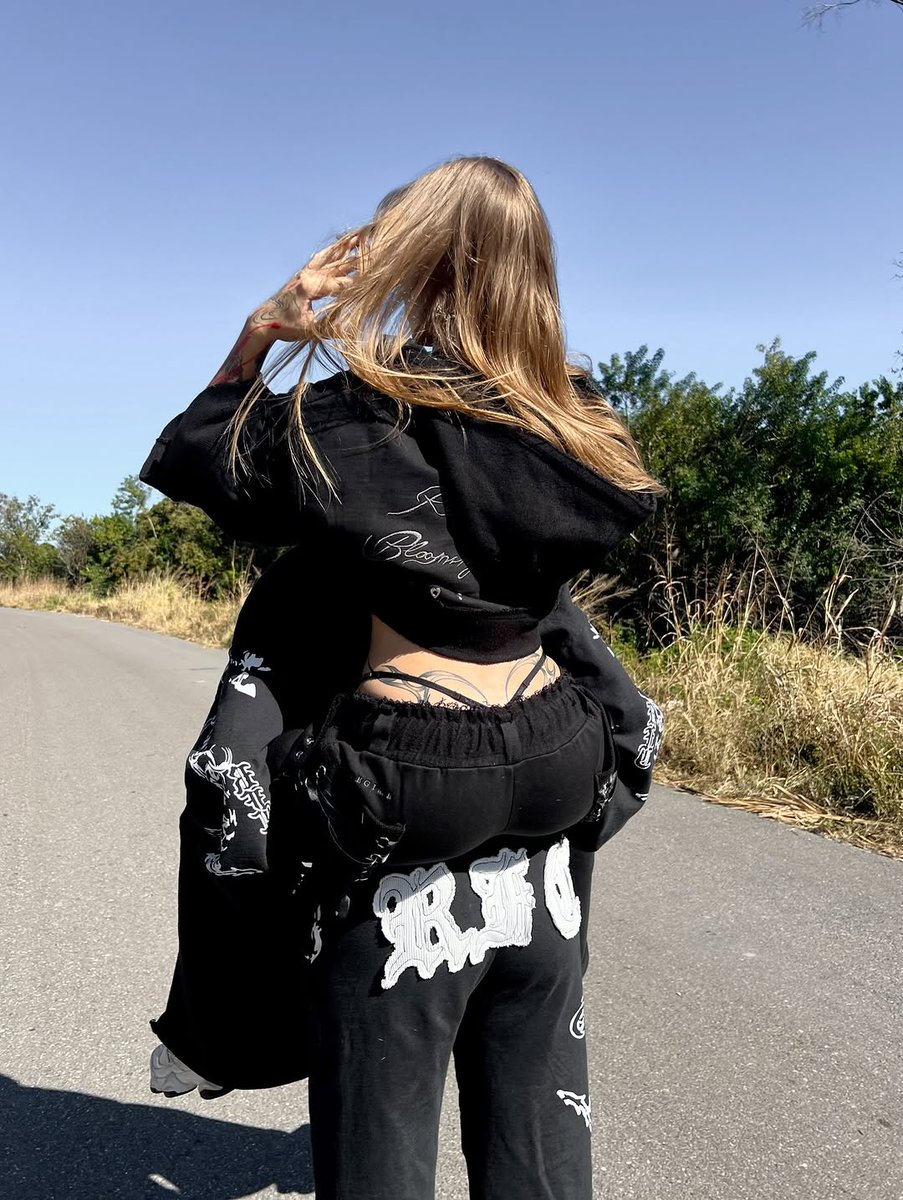 jayyymathis's tweet photo. catching flights not feelings ✈️

JAY
♡ vday collection + sale — 30% off w cxde JAY ♡
2/6-2/13 https://t.co/ZYatKQMHVS