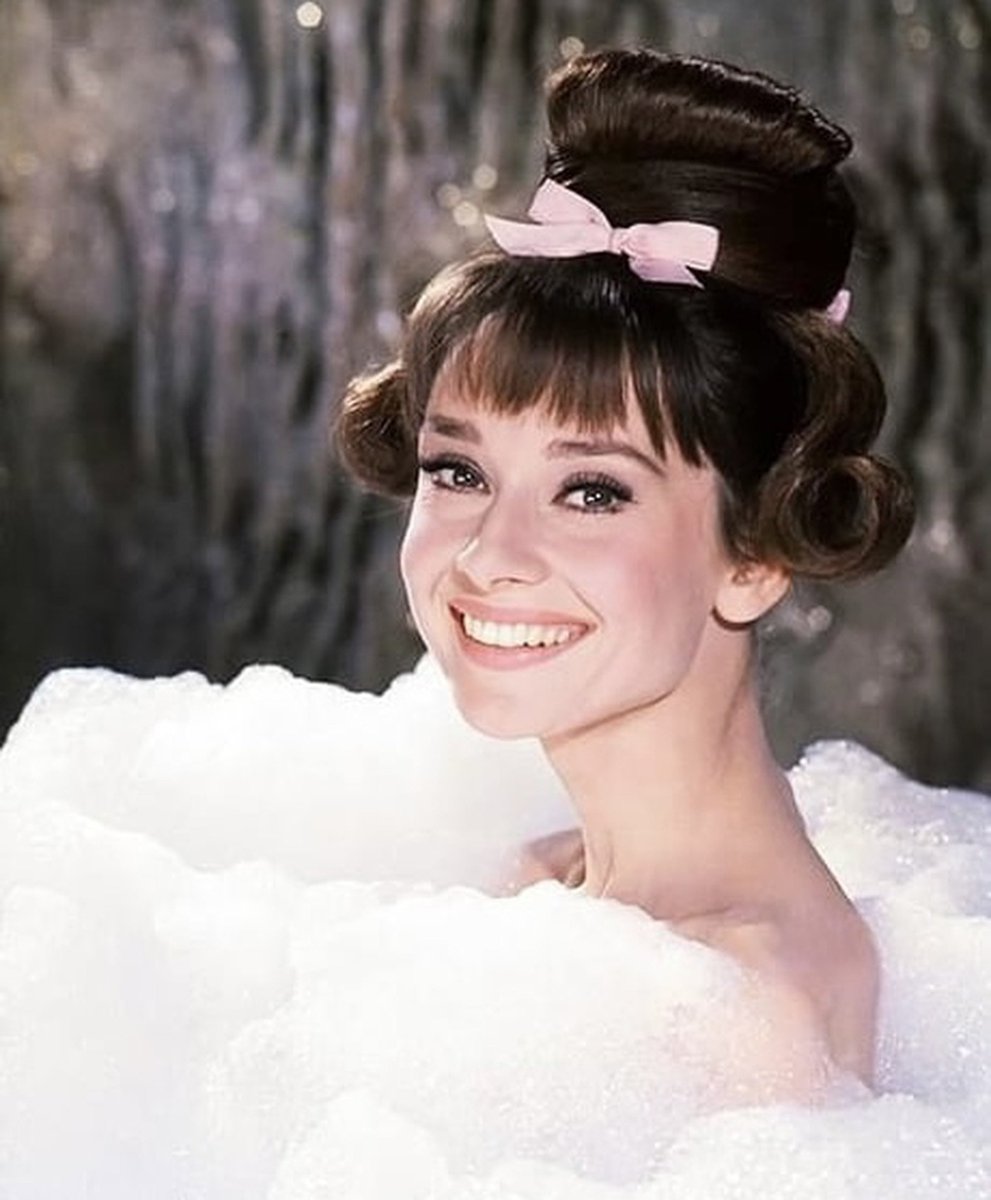 urfavsooya's tweet photo. i genuinely feel like she's the only actress who could do audrey hepburn justice https://t.co/Tmj5Wlxv5k