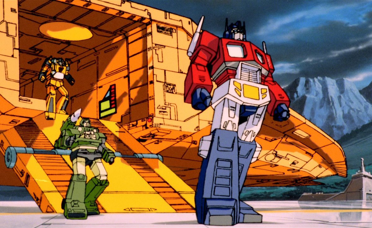 giffmx's tweet photo. Hace 40 años, una película creada para vender juguetes decidió traumatizar a toda una generación. 🤖💀

Transformers: The Movie tuvo robots gigantes, rock ochentero, la última actuación cinematográfica de Orson Welles y una escena que todavía no le perdonamos.

Pregunta seria:

¿La muerte de Optimus Prime fue necesaria o una crueldad contra la infancia?

#Transformers40 #Transformers #CineOchentero #Nostalgia