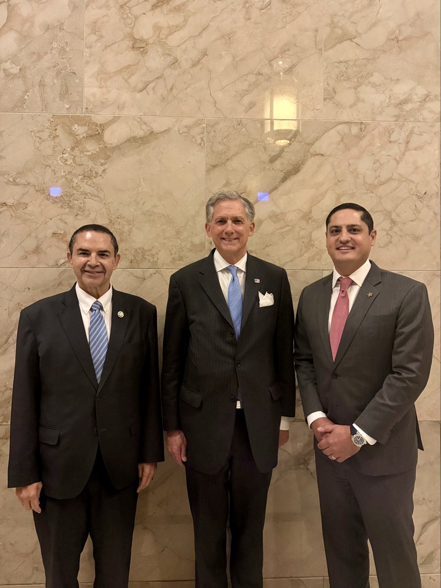 RepCuellar's tweet photo. Always good to catch up with friends from the Texas Lyceum.

Last night, I joined @RepFrenchHill, Jesse Ozuna, and Emily Kitchener for a conversation about Texas, economic development, and the work happening in communities across our state.

The Texas Lyceum has brought leaders from different backgrounds and perspectives together for decades to discuss the issues facing Texas. I always enjoy reconnecting with fellow members and continuing those conversations here in Washington.