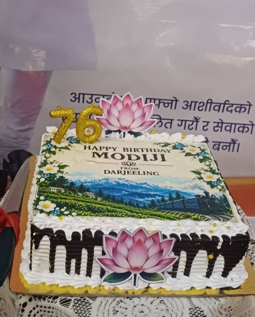 harshvshringla's tweet photo. यशस्वी प्रधानमंत्री एवं देश के लोकप्रिय जननायक श्री @narendramodi जी के जन्मदिवस के पावन अवसर पर “सेवा संकल्प अभियान - जनसेवा ही देशसेवा" के अंतर्गत स्थानीय नागरिकों ने उत्साह, श्रद्धा और आत्मीयता के साथ सहभागिता की। इस अवसर पर प्रधानमंत्री श्री नरेंद्र मोदी जी के उत्तम स्वास्थ्य, दीर्घायु तथा राष्ट्रसेवा के लिए निरंतर ऊर्जा और सामर्थ्य की मंगलकामना करते हुए “आशीर्वाद का दीया" प्रज्वलित किया गया। 🪔🇮🇳

On the auspicious occasion of the birthday of the Hon’ble Prime Minister and beloved leader of the nation, Shri Narendra Modi Ji, local citizens participated in the “Seva Sankalp Abhiyan – Jan Seva Hi Desh Seva” with great enthusiasm, devotion and heartfelt warmth.

On this occasion, the “Ashirwad Ka Diya” (Lamp of Blessings) was lit with heartfelt prayers for Prime Minister Shri Narendra Modi Ji’s good health, longevity, and continued energy and strength in the service of the nation. 🪔🇮🇳

@PMOIndia @AmitShah @NitinNabin @BJP4India @anirbanganguly @RaviTripati_BJP @ChoudhuryNeepa @kakabhalla @madhavsarda @dws_darjeeling 

#SevaSankalpAbhiyan #AshirwadKaDiya #HappyBdayPMModi