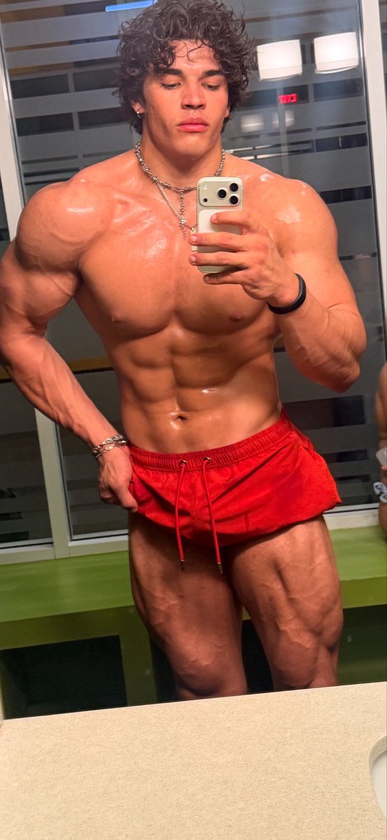 BryceDonn's tweet photo. Am I your type? :) https://t.co/c7viuDY56S
