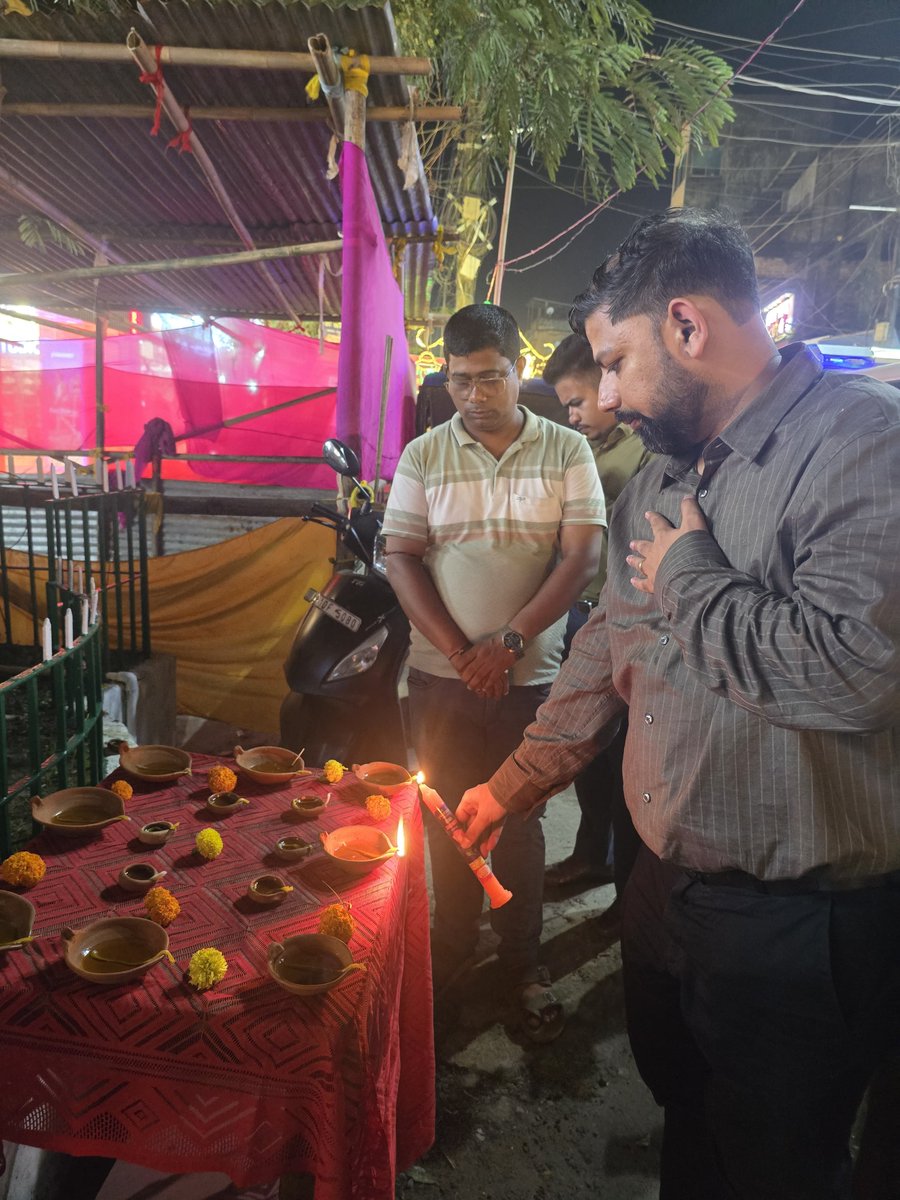 Dcsribhumi's tweet photo. Lighting of lamp by Respected DC Sir, Chairman Sribhumi MB and other officials and staffs of Sribhumi MB in presence of Executive Officer, Sribhumi near Gandhi Statue, Station Road, Sribhumi in the occasion of Ashirwador Bonti, Lamp of Blessings.
@SwachhaBharatGov 
@SwachhaBharat https://t.co/SROZsF1KYV