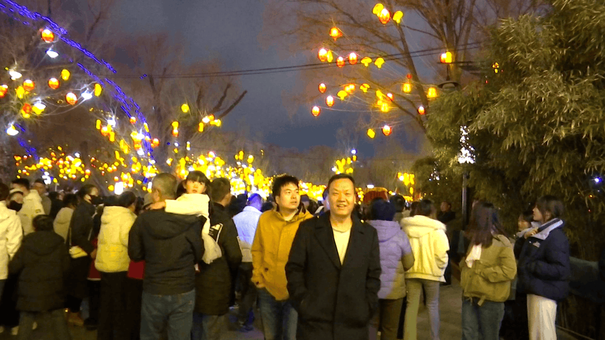 yaongsori's tweet photo. Standing under the warm glow of lanterns, with family laughter in the air—truly the best Mid-Autumn Festival! https://t.co/o4usNxmvLO