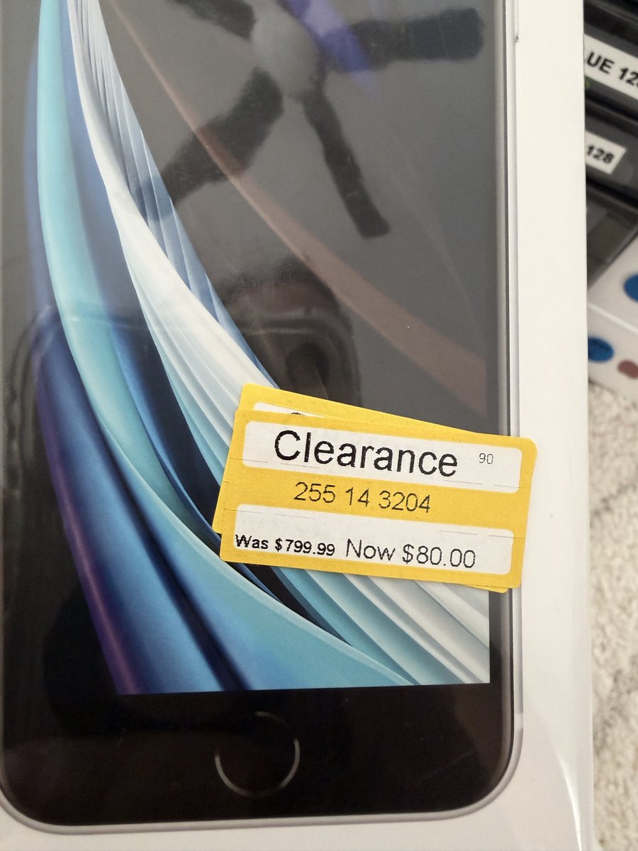 flipdskickz's tweet photo. It’s funny even the team member at the store doesn’t know about it. When I ask him about the iPhone on clearance. He said I saw it on IG and those are fake and AI generated. So showed him the receipt that I just bought 19 of them at 90% off at the other store https://t.co/nBEsWR98Pt