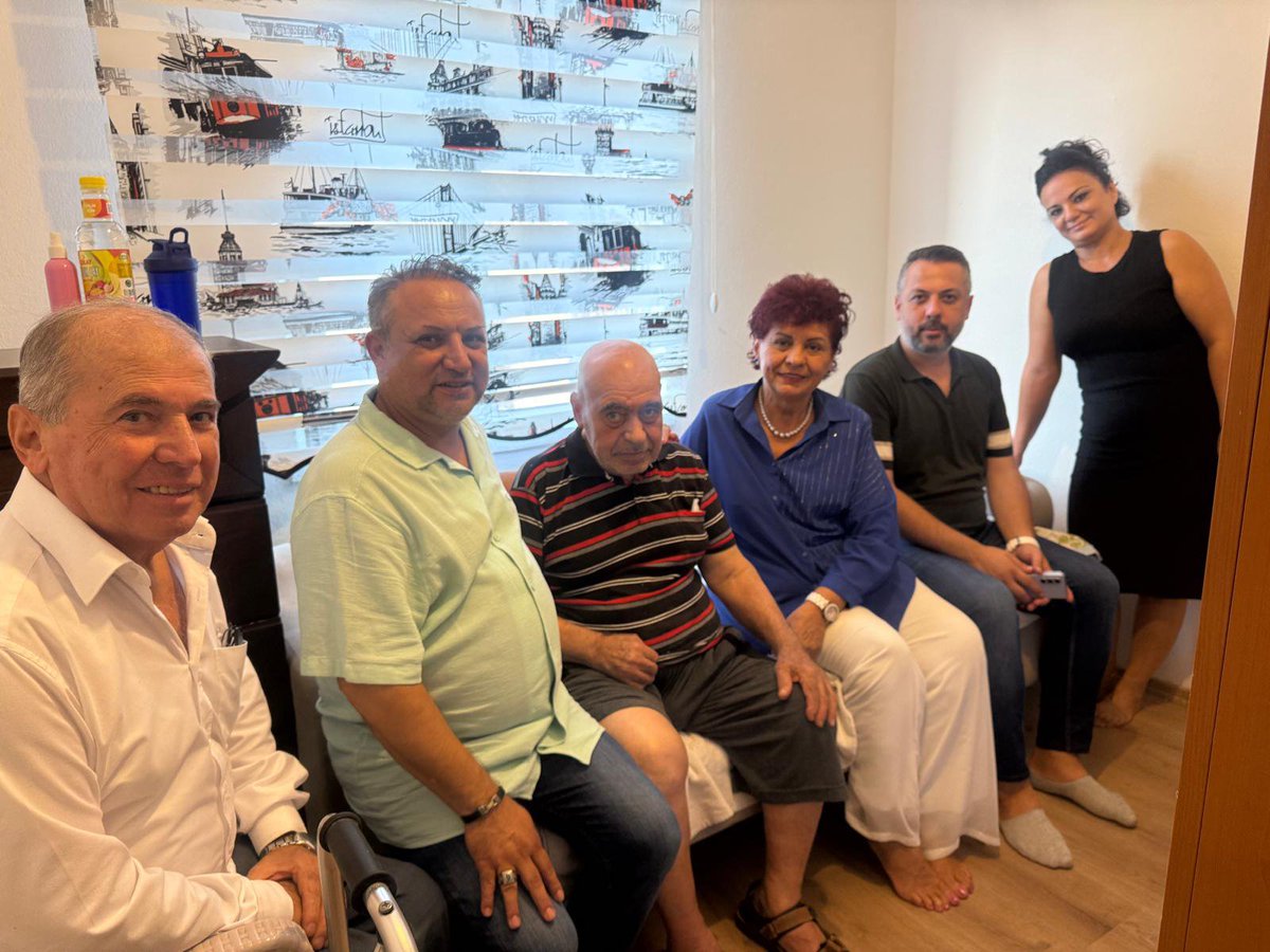 KonyaaltAk's tweet photo. 📍 Toros
Yönetim Kurulu Üyemiz Hüseyin Cemal Kolpak, İlçe Koordinatörlerimiz, Fatma Erdem Tuncay ve Osman Göster ile birlikte rahatsız olan Ali Uçan amcamıza geçmiş olsun ziyaretinde bulundular.

@alicetin_07 
@avyunusgunal 
@akpartiantalya7 https://t.co/9ZkOEluexX