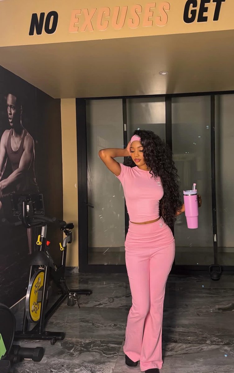 Foxxy_club's tweet photo. Barbie🎀 https://t.co/gJRtDu8qPN