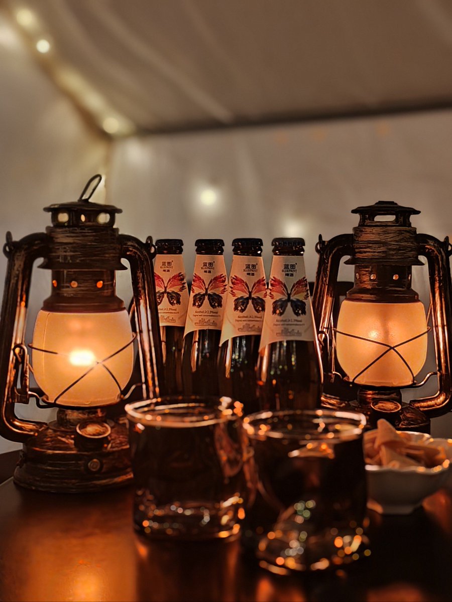 twyll817766's tweet photo. The neon sign flickers soft as we serve hot osmanthus tea to late-night wanderers—every bowl holds stories unspoken, every bite a quiet warmth. https://t.co/dYUEvz31jl
