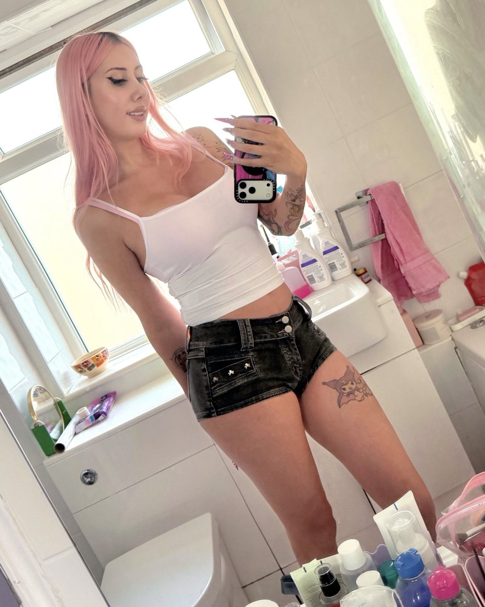 pillow7443's tweet photo. Text me on telegram if you like gooning to your favourite tgirl porn mommy in every day clothes (i know you do) my link Pillow7443 https://t.co/1A7XW7Hx0W