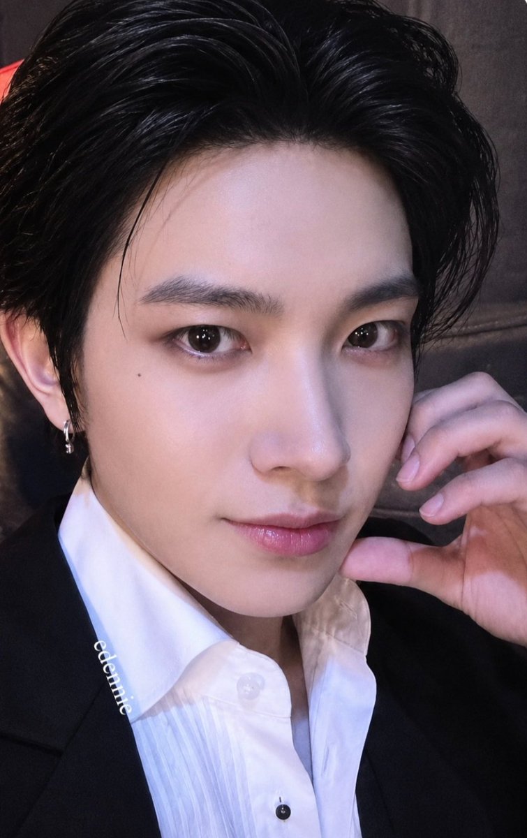 heesecams's tweet photo. dracula if he was a cutie patootie https://t.co/HBNjszTKs5
