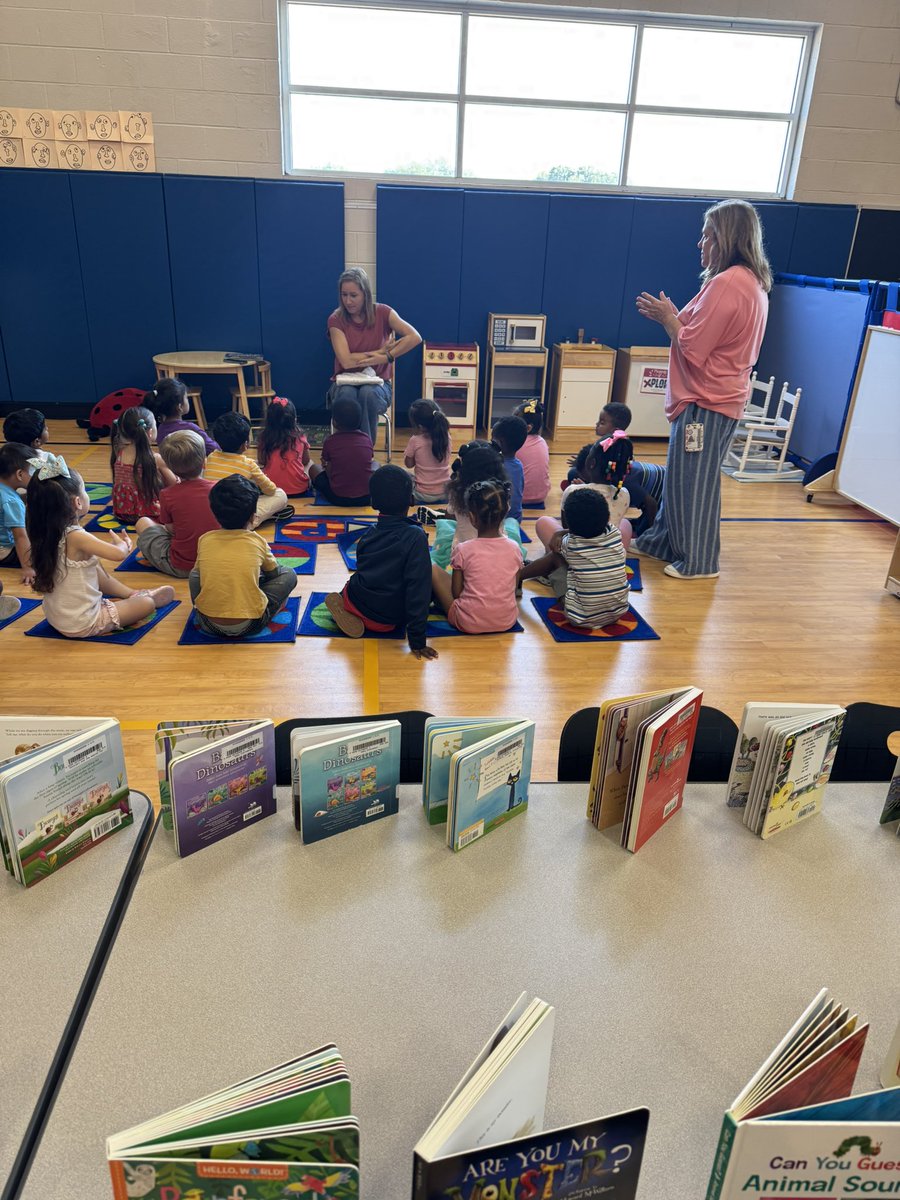 katyphinney's tweet photo. Library with #RISDprek is a magical time! Watching their faces light up as they held their chosen treasures is what it's all about! Ready for storytime at home! ✨📖 #RISDdreamon #RISDtnl @kristinleeper9 @IamBranum https://t.co/dPHAdZvnPk