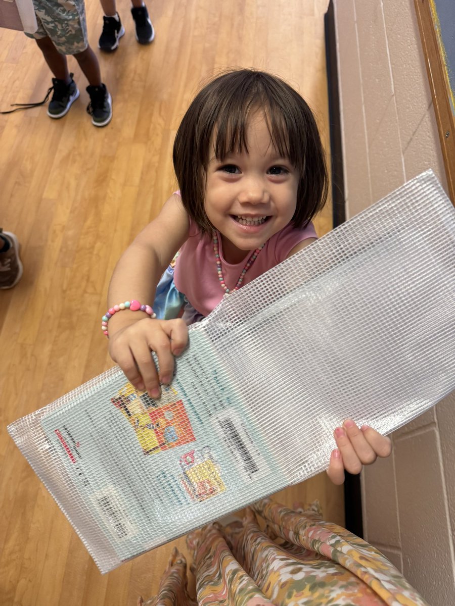 katyphinney's tweet photo. Library with #RISDprek is a magical time! Watching their faces light up as they held their chosen treasures is what it's all about! Ready for storytime at home! ✨📖 #RISDdreamon #RISDtnl @kristinleeper9 @IamBranum https://t.co/dPHAdZvnPk
