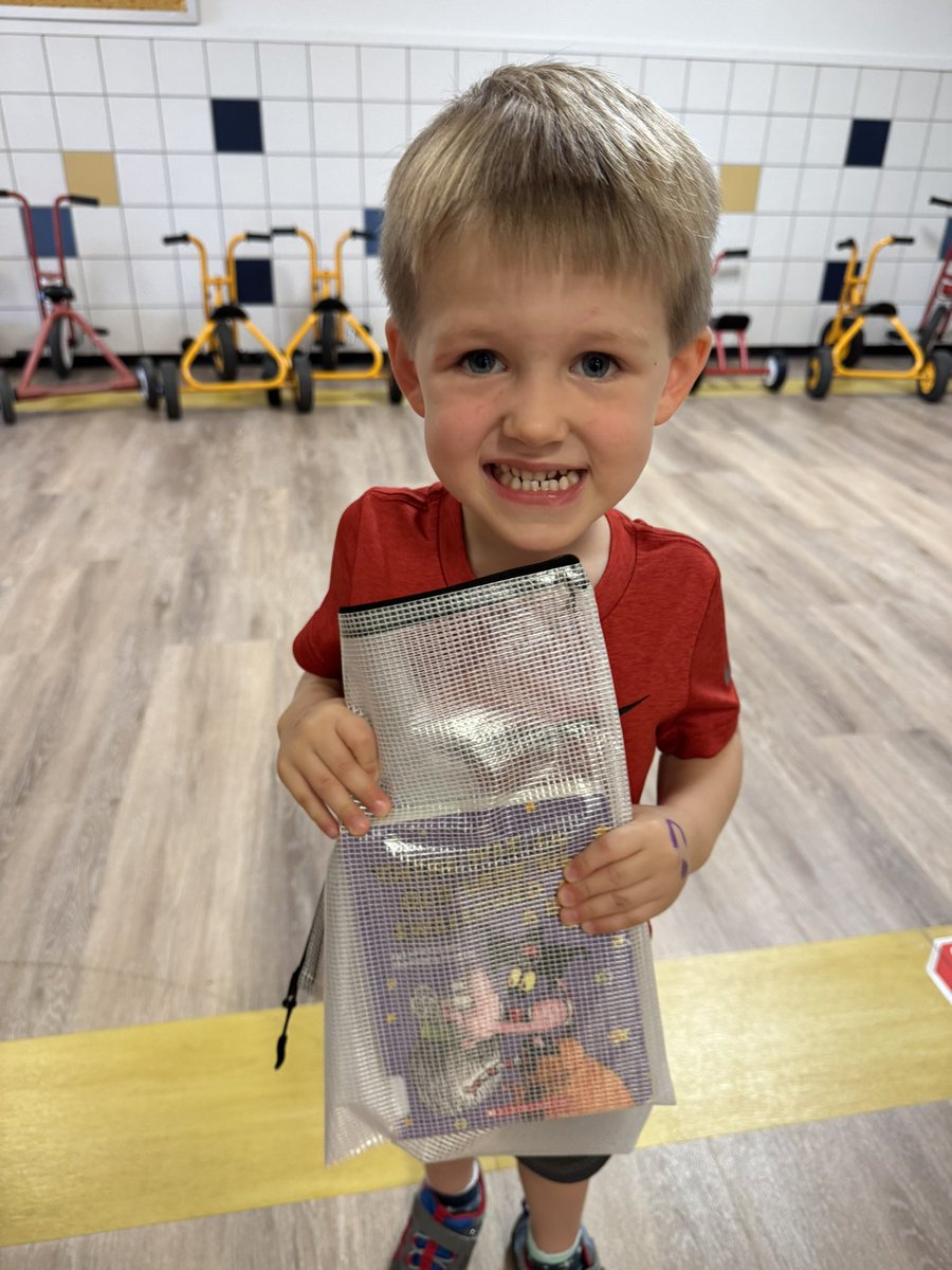 katyphinney's tweet photo. Library with #RISDprek is a magical time! Watching their faces light up as they held their chosen treasures is what it's all about! Ready for storytime at home! ✨📖 #RISDdreamon #RISDtnl @kristinleeper9 @IamBranum https://t.co/dPHAdZvnPk