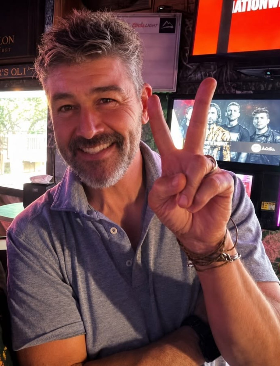Nacao_DC's tweet photo. 🎉 Hoje é aniversário de Kyle Chandler (Hal Jordan/Lanterna Verde) e Danielle Brooks (Leota Adebayo). https://t.co/sX699yZpeb