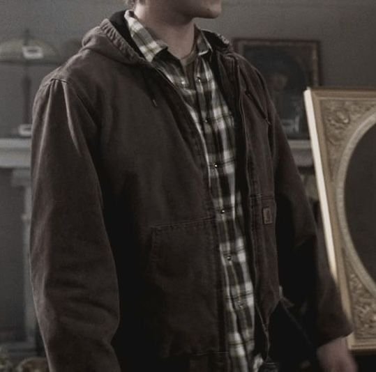 zombiciel's tweet photo. i really like the way sam dresses in the first seasons, really like his jacket https://t.co/IAzMRGryCY