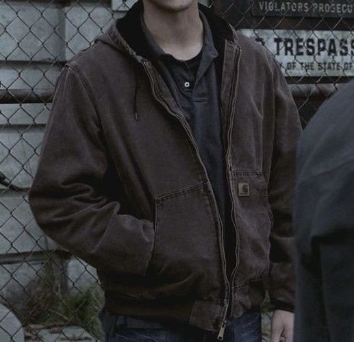 zombiciel's tweet photo. i really like the way sam dresses in the first seasons, really like his jacket https://t.co/IAzMRGryCY