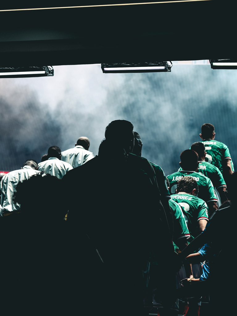 tudimebeto's tweet photo. No había visto esta fotografía de México en el Mundial, es película🇲🇽❤️ https://t.co/5oadZrqGro