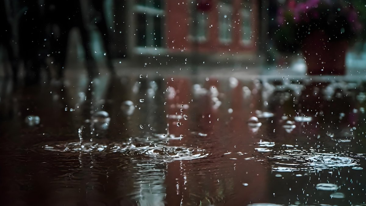 4jezrn's tweet photo. A stranger handed me a warm hot chocolate when it started pouring rain, no words just a small act that made my whole day feel bright. https://t.co/Rg9UGua2RF