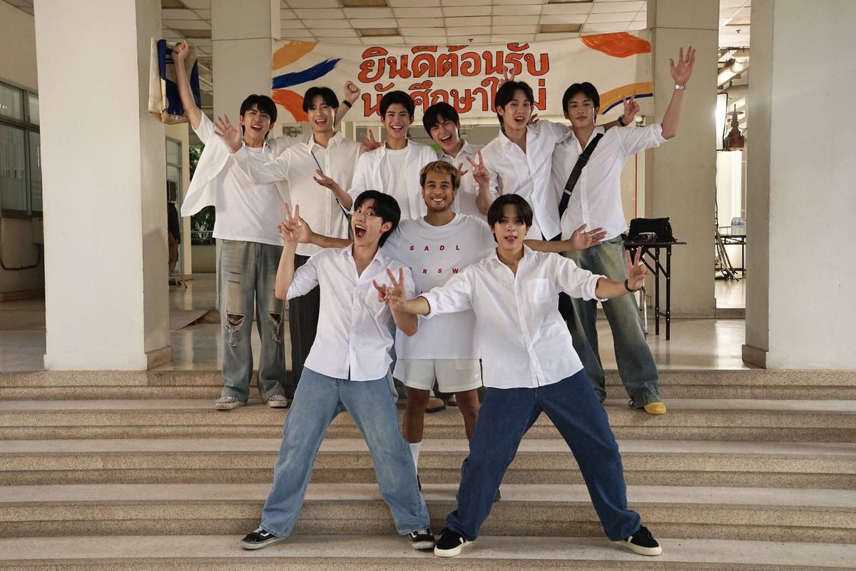 RoommateChaos's tweet photo. ป้าหอขอต้อนรับสมาชิกใหม่หอในจ้าห์…เกียมเลอ
#RoommateChaosQ1 🚪🛏️

Q1 l Roommate Chaos หอในหัวใจวุ่นรัก
#RoommateChaos
#GMMTV 

@mmarkpkk @Tpkkrubs @swensurf @javabh28 @save_saisawat @francnrp
@aj__chayapol @ppromxx_ https://t.co/wFBA1oA9Tz