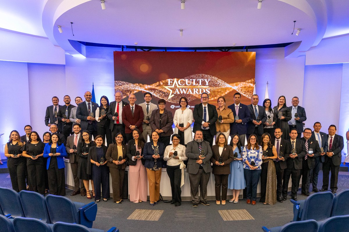 UNITEC_hn's tweet photo. 📚✨ En el Día del Maestro celebramos a quienes inspiran y dejan huella desde las aulas.

Con los Faculty Awards 2026, UNITEC y @Ceutec_hn  reconocen la dedicación y excelencia de sus docentes en diferentes categorías.

💙❤️ Gracias por creer en cada estudiante.

📍TGU: https://t.co/y3HRtHSaQh
📍SPS: https://t.co/K9K1AdLQg8

#DíaDelMaestro #FacultyAwards2026