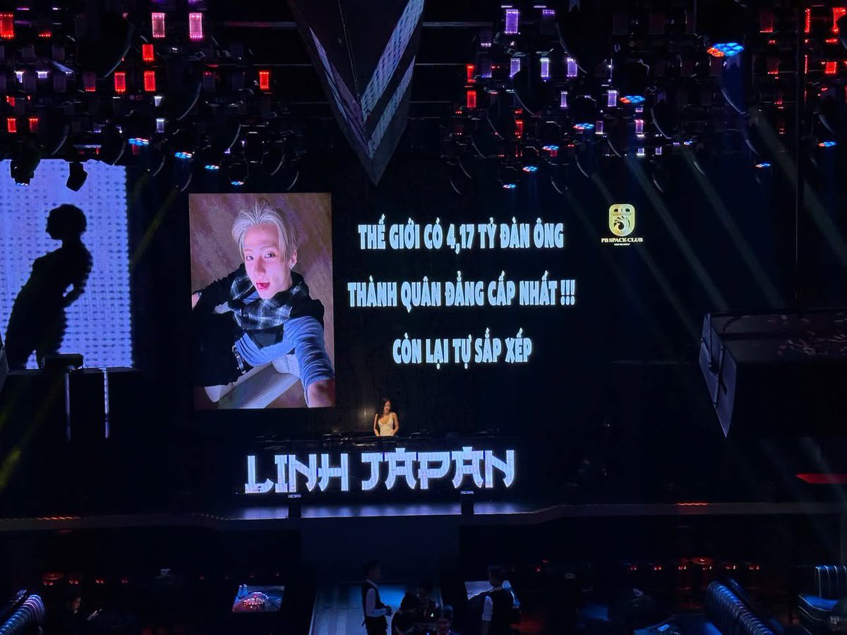 wonwonleecenter's tweet photo. Sangwon appeared on the LED screen at a bar in Vietnam.
상원이 베트남의 한 바 LED 화면에 등장했어요.

#SANGWON #상원 https://t.co/I5Uv68wPTn