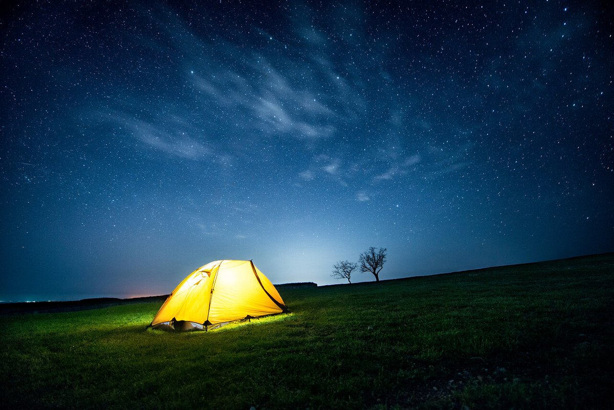 WadeDecourtm1's tweet photo. Just woke up to bird songs and the smell of pine by our tent—this cozy weekend camp hit different. No alarms, just stargazing late night s’mores, and perfect quiet. https://t.co/pqtayu5e5q