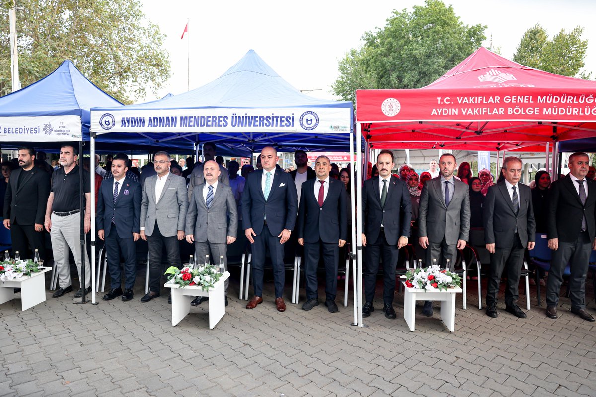menderesedutr's tweet photo. Türkiye Cumhuriyeti’nin 9. Başbakanı Adnan Menderes, vefatının 65. yıl dönümünde doğup büyüdüğü Çakırbeyli’de Yükseköğretim Kurulu (YÖK) koordinasyonunda, Üniversitemiz Kurumsal İletişim Koordinatörlüğüne bağlı Bilim İletişimi Ofisi yürütücülüğünde, Aydın Büyükşehir Belediyesi ve Vakıflar Genel Müdürlüğü iş birliğiyle gerçekleştirilen Adnan Menderes’i Anma Programı ile anıldı.

Haberin ayrıntıları: https://t.co/rMx3UOqQge