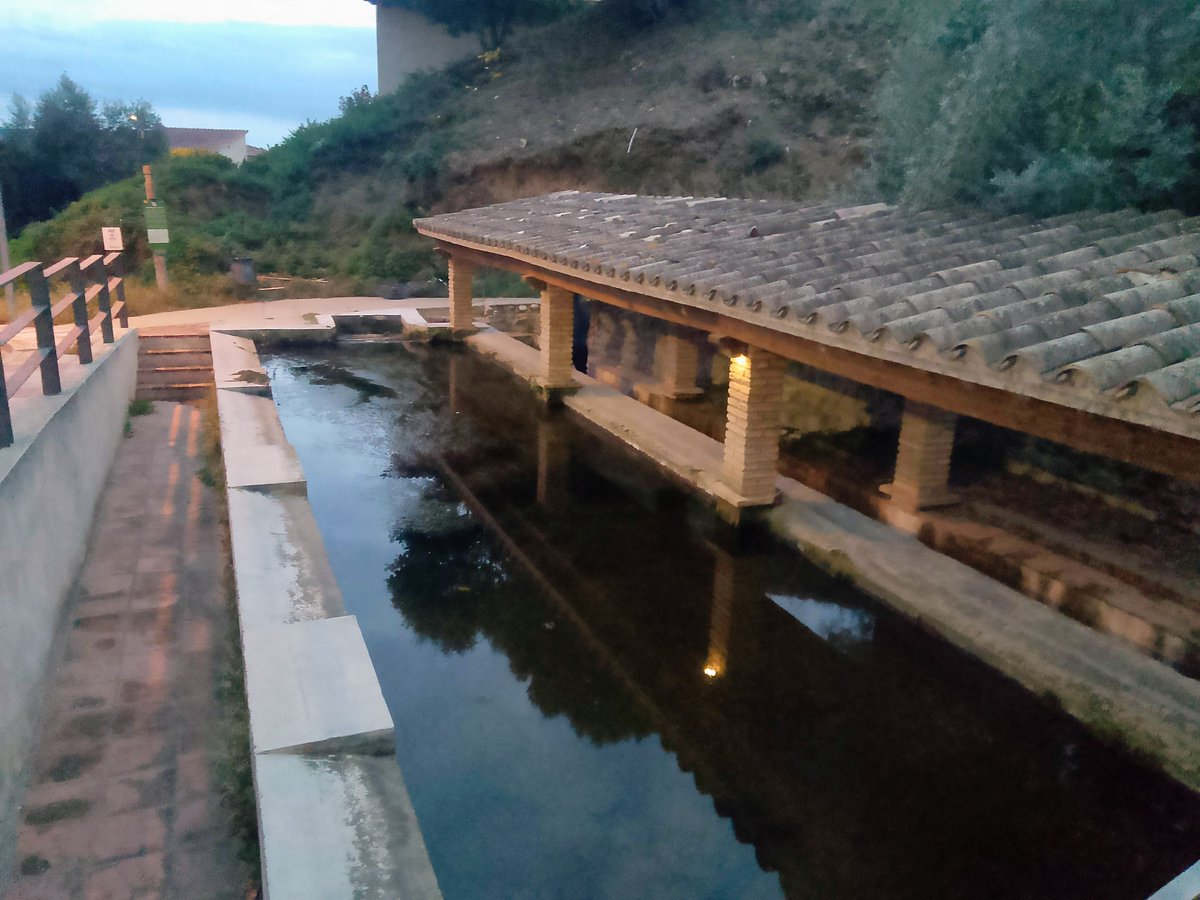 LluisFalse's tweet photo. Quan el sol es pon a la Canal.#lacelleradeter https://t.co/0p9P0QQJKv