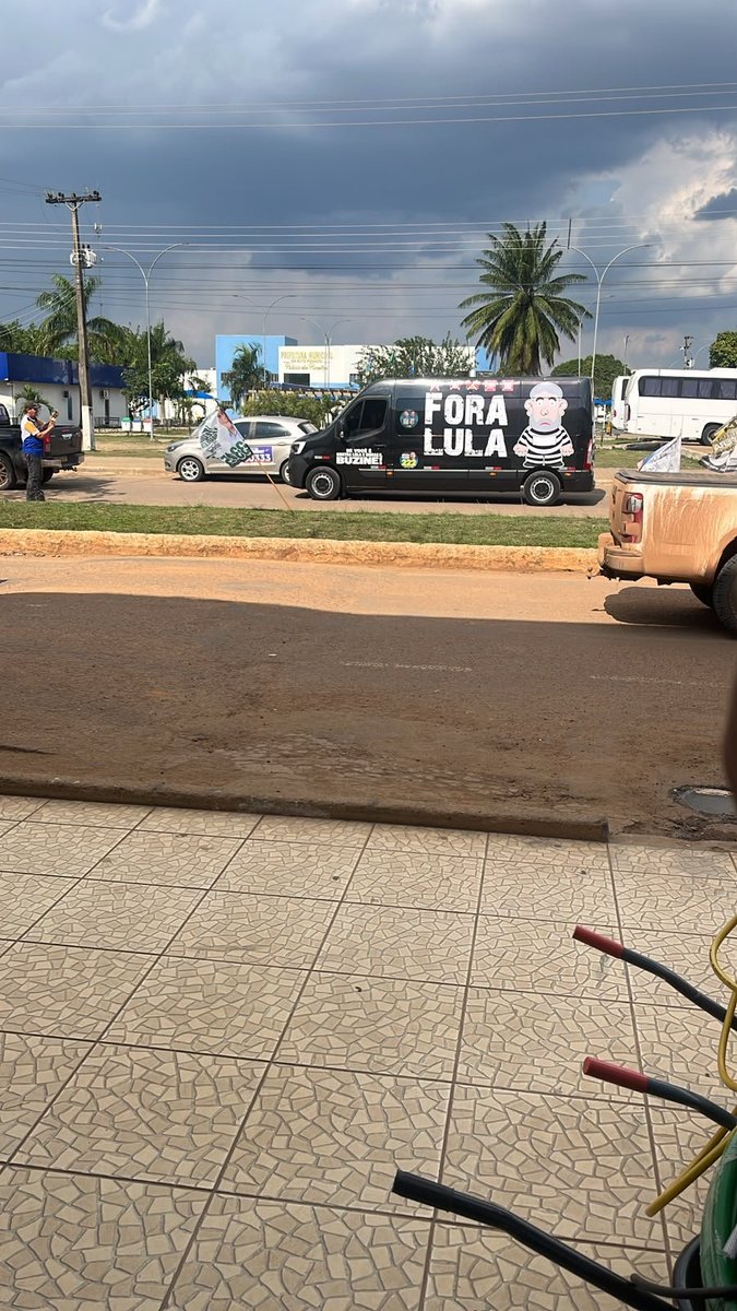 biggestaotfan's tweet photo. Ranço desse lugar q eu moro, só tem bolsonarista nessa porra, vou ir votar toda de vermelho bem afrontosa. esses passa fome dependente de bolsa família sem consciência nenhuma de classe vão ver!!! Ranço https://t.co/AjBz4lSFGJ
