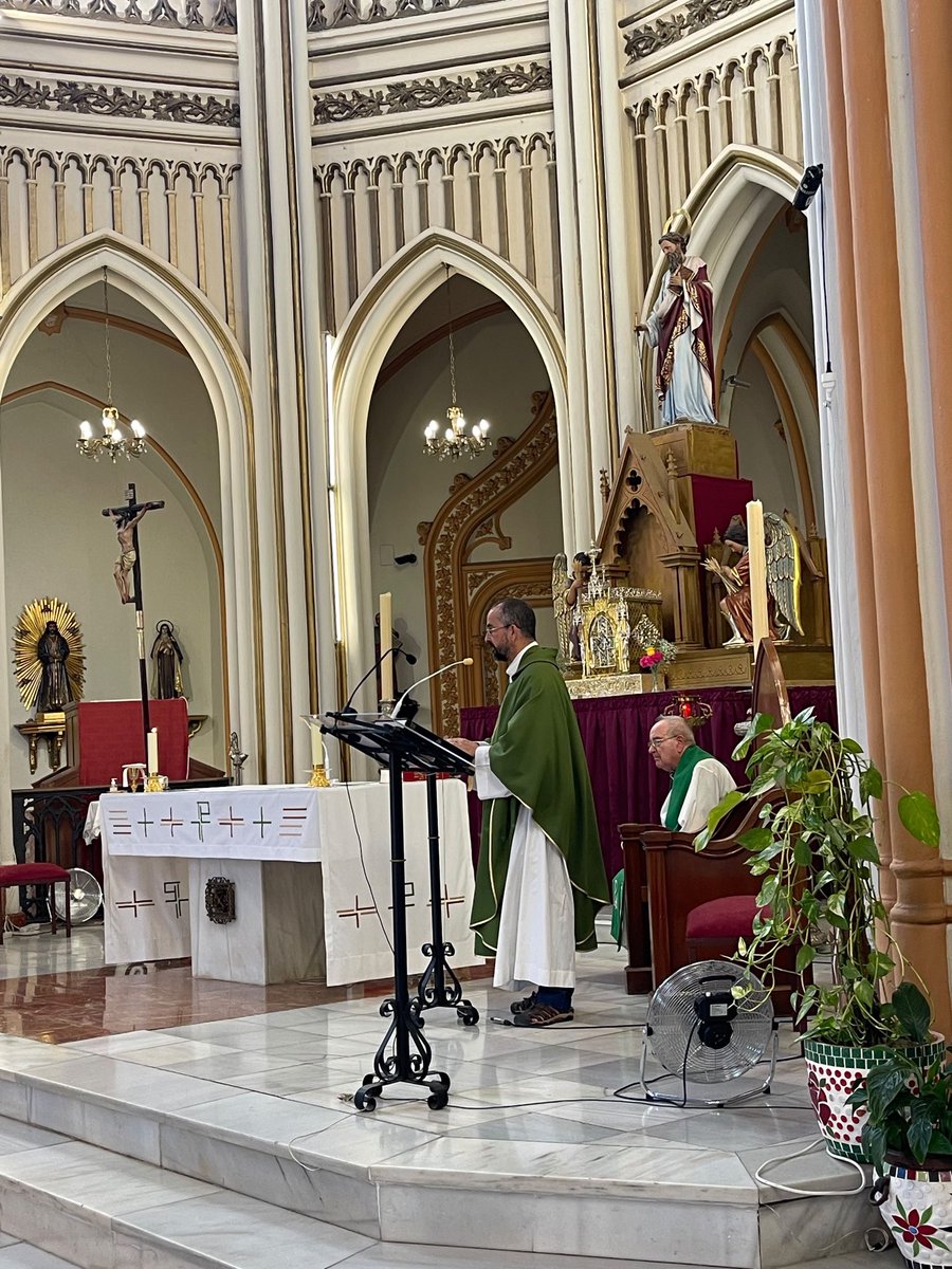 HdadSalud's tweet photo. Hoy hemos acompañado al Rvdo. José Manuel Llamas en su última eucaristía como párroco de San Pablo, nuestra sede canónica.

Ponemos bajo el amparo de nuestros Sagrados Titulares su nuevo camino pastoral, pidiendo que lo acompañen en su ministerio sacerdotal.

#CofradíasMLG https://t.co/OOTcUKQlud