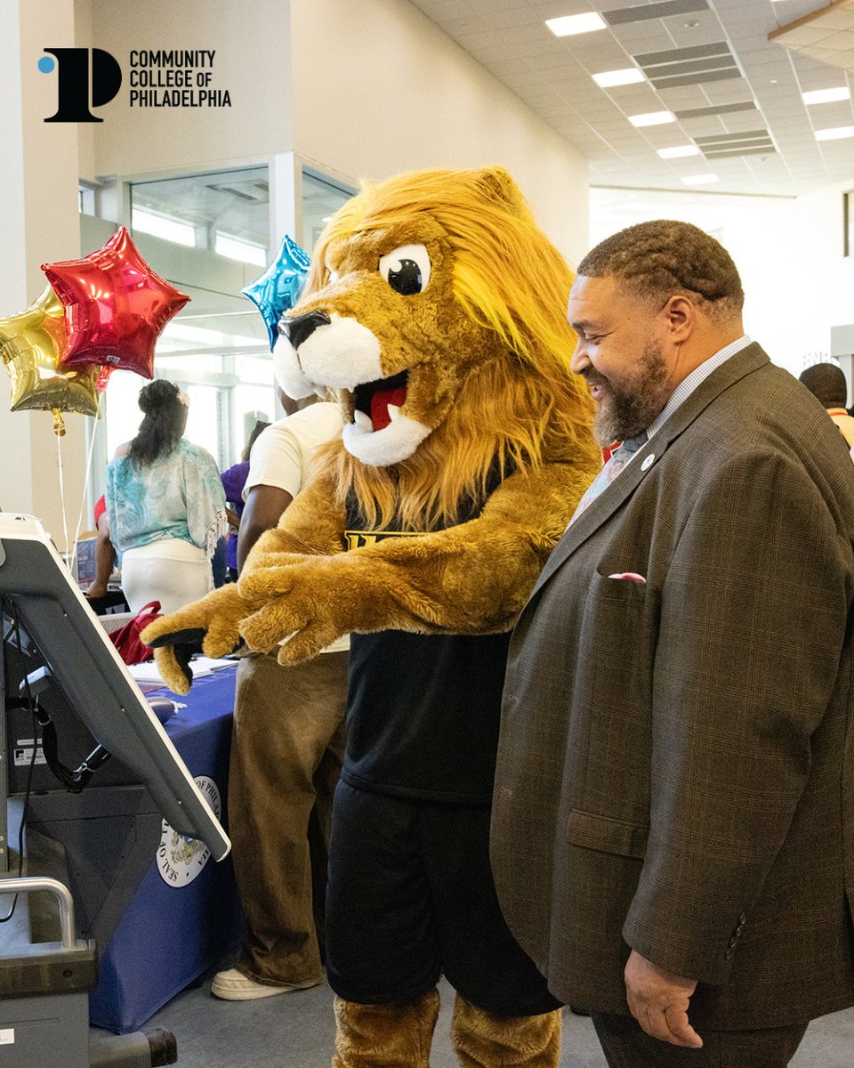 CCPedu's tweet photo. Civic engagement in action at CCP! 🗳️💛💙

Our campus community came together for National Voter Registration Day to learn more about voter registration, ask questions and get ready for the upcoming election. https://t.co/2GiWjEpFWV