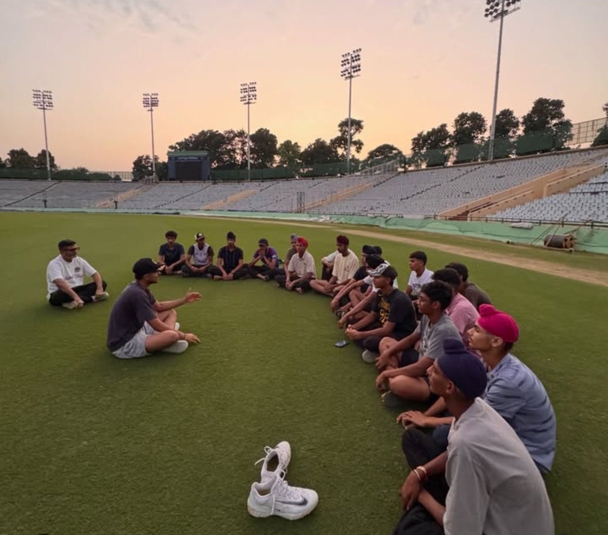 CricCrazyJohns's tweet photo. Shubman Gill sharing experience with young cricketers from Punjab 🫡

- Well done, Skipper. https://t.co/VOJdMiobqQ