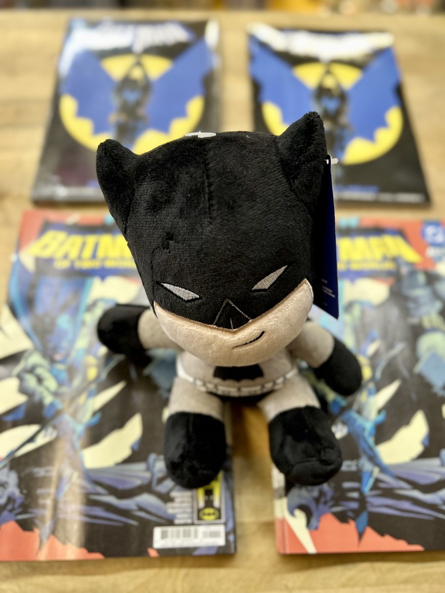 cosmicmonkey's tweet photo. @DCOfficial presents Batman Day! Saturday, 11am - 7pm. Matt Fraction signing! Noon - 2pm. First come first served! No one loves ya like we do! #comics https://t.co/IcwICqObXp
