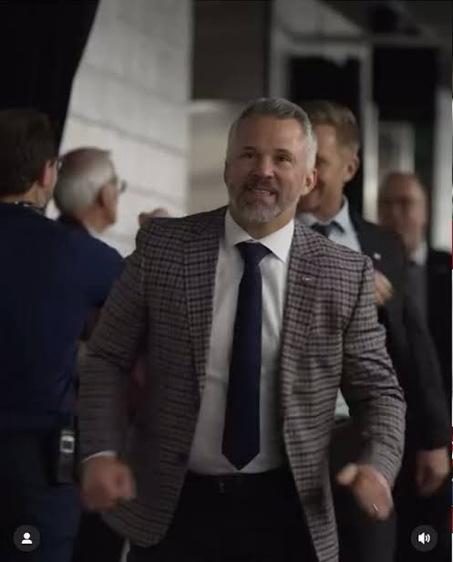 sandropacheco71's tweet photo. The #MontrealCanadiens rewarded head coach #MartinStLouis with a multi-year #ContractExtension. 
The #Deal runs through the 2029-30 season. #NHL #MakingHistory #GoHabsGo https://t.co/6AAp75Bley