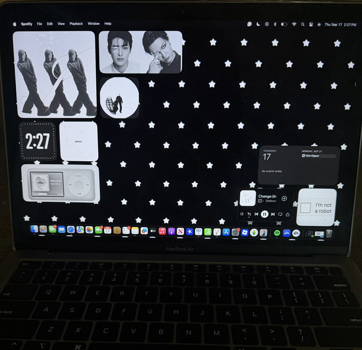 dazedstarzzz's tweet photo. still doing hw 🫩 https://t.co/M6D14FsOCj