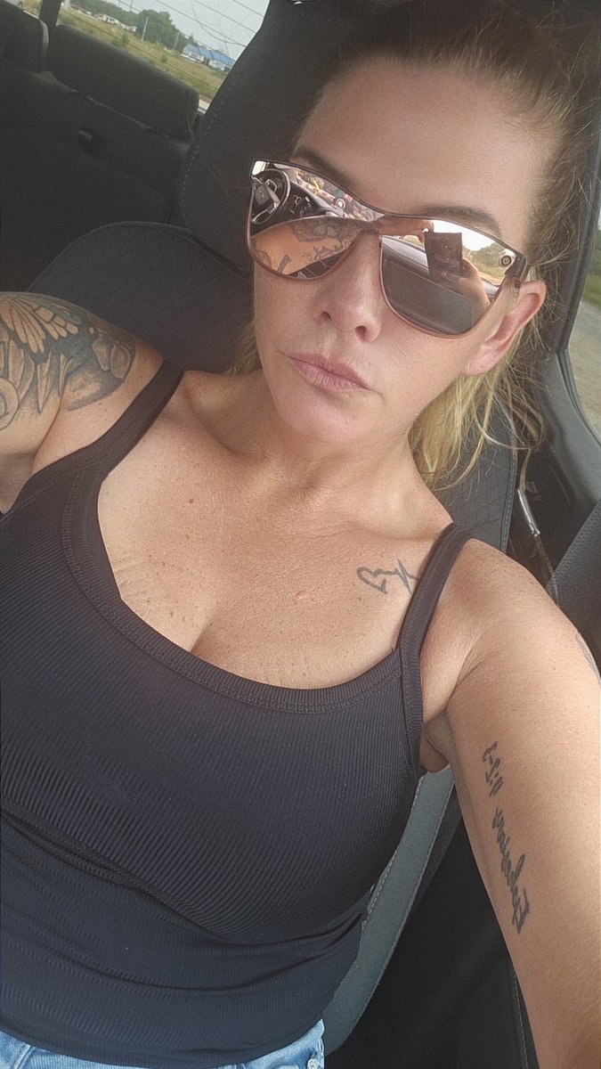 SecretSideOfMe6's tweet photo. Who buying today? Momma needs to get paid! https://t.co/W4YKmTIwNv