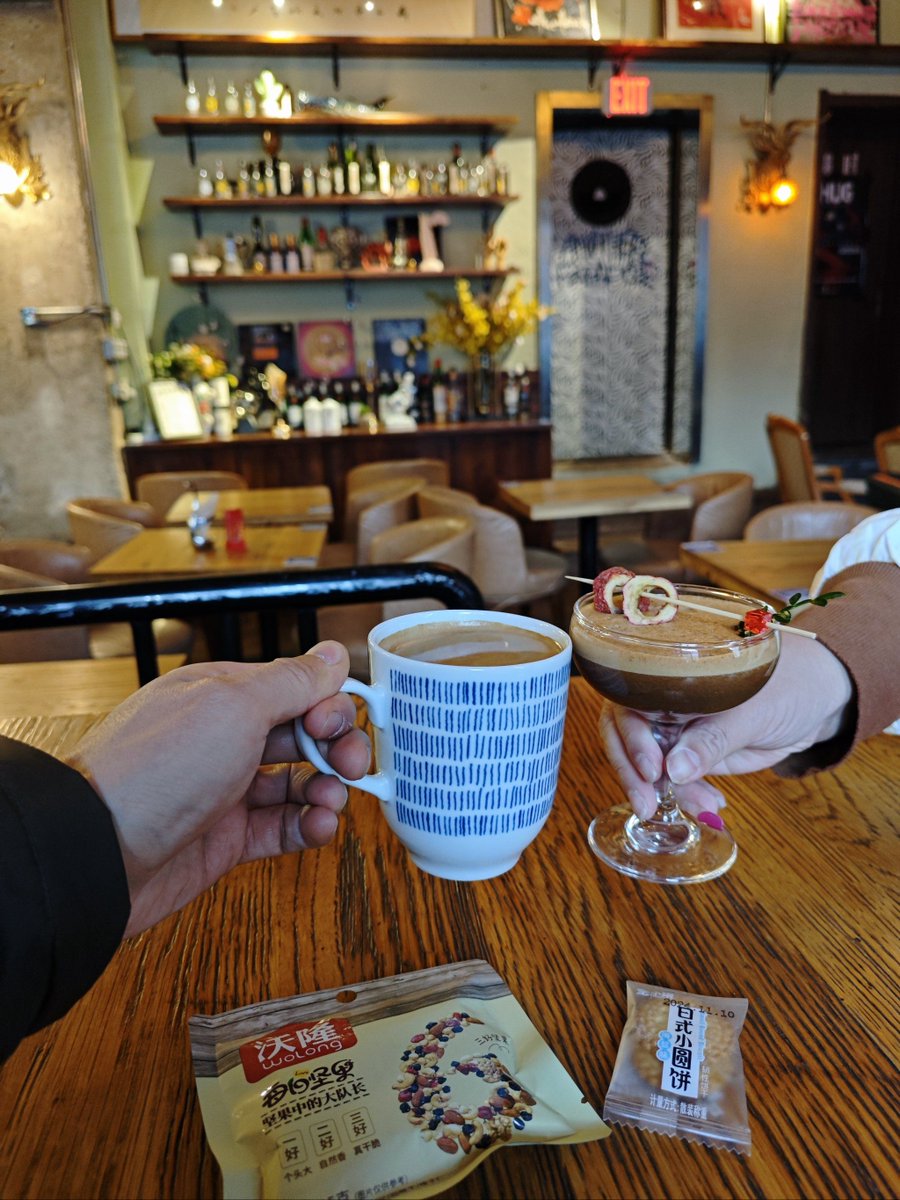 danie233040's tweet photo. Just grabbed coffee with my oldest friend—laughed so hard we spilled a little on the table. Some vibes never change!， https://t.co/2Ojwn90jCV