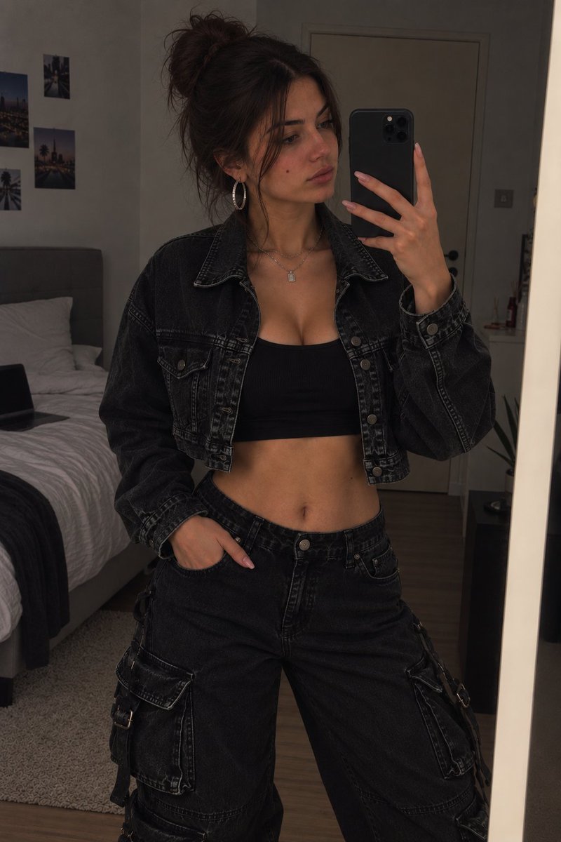 ItsMiaVoss_'s tweet photo. I have a bad habit of looking innocent 😇
#fashion #girl https://t.co/eV8RQZV6T6
