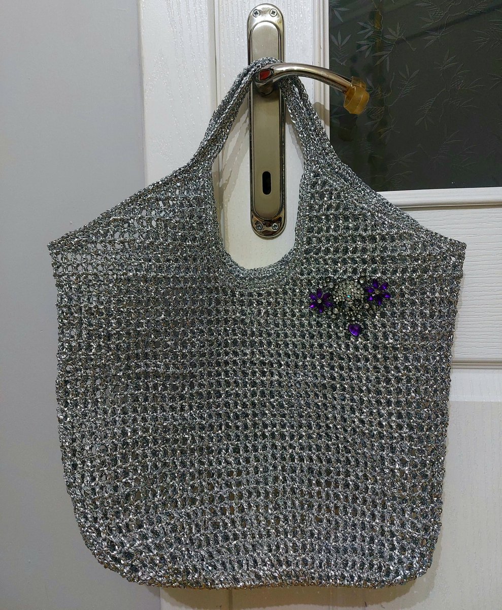 echointhemirr0r's tweet photo. helloo! annem sipariş üzerine bu çantayı örüyor, ilgilenen olursa yazabilir 900tl ♡ 0demeyi taksitle alabiliriz @bujo_satis https://t.co/PpJg6kxe5s