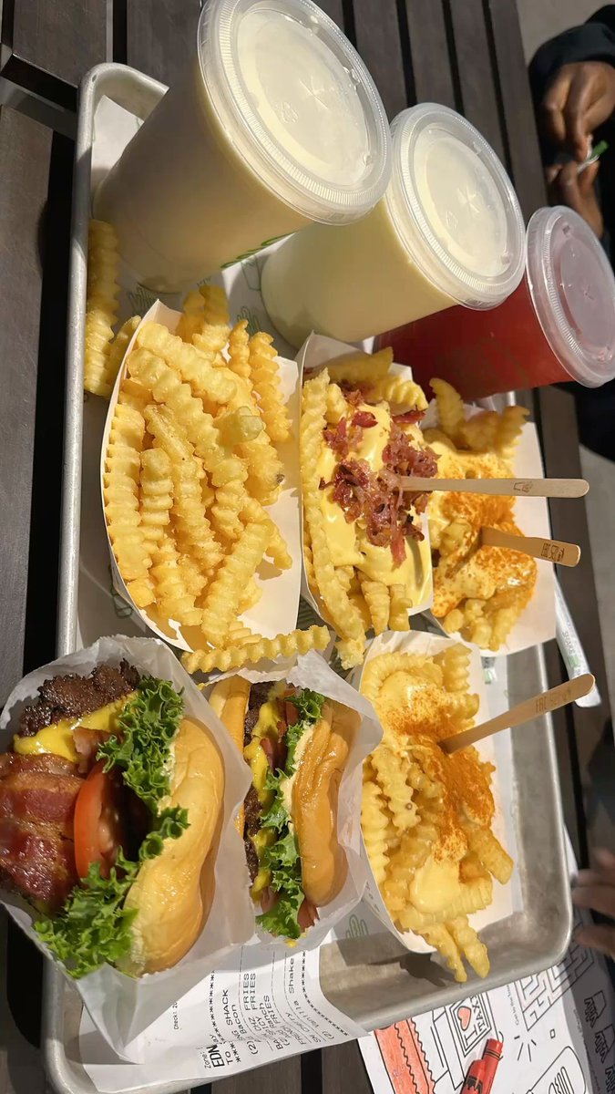 bellastellar77's tweet photo. food coma loading… https://t.co/wIj0ft48Vw