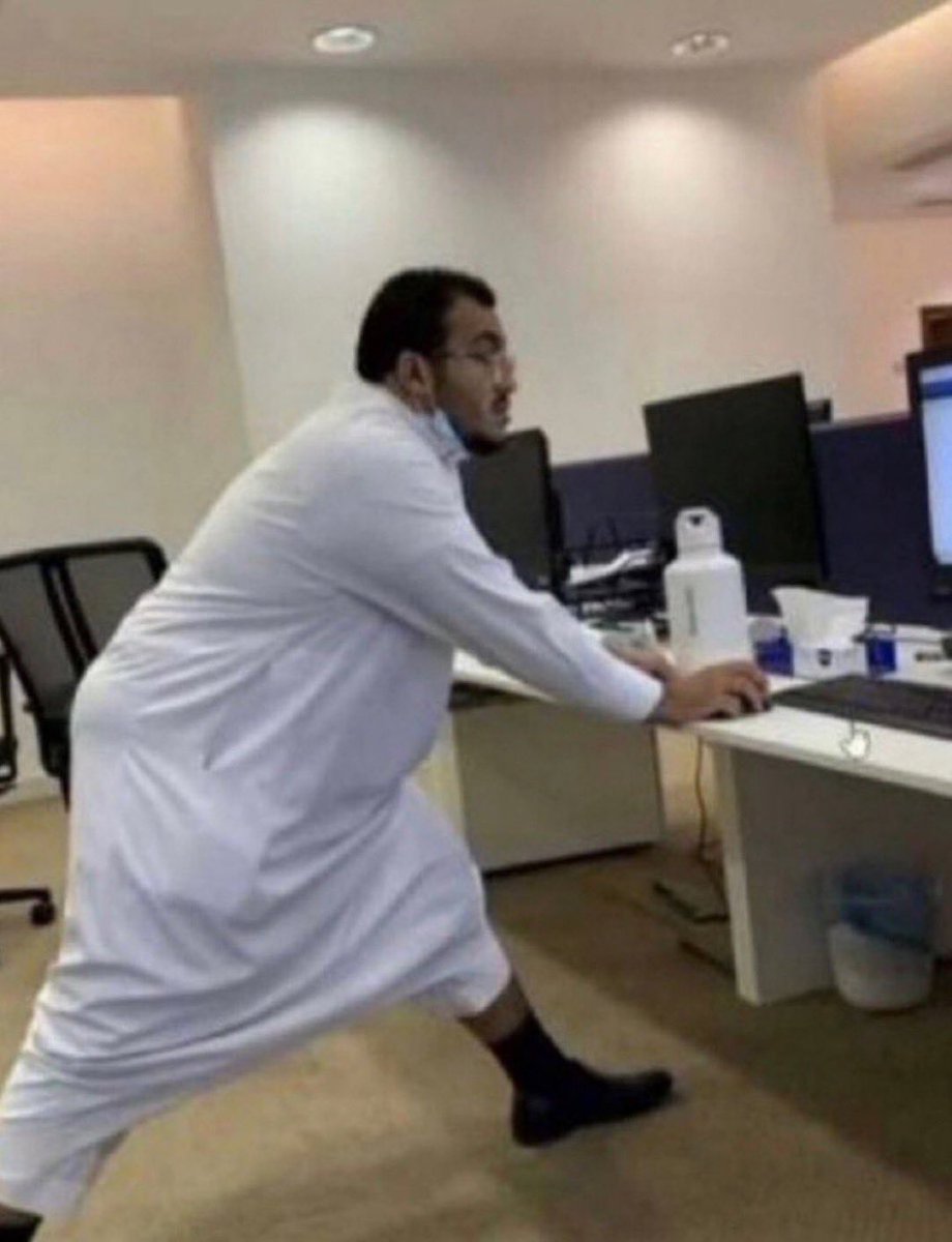 __Abbud's tweet photo. داخل شركة تبي تقعد فيها كم شهر لما تنقبل بالعسكرية وترتاح 

انت بعد 5 سنوات بنفس المكان بعد ماقالك المدير المصري انت مستقبل الشركة https://t.co/Wzdx6M4gvj