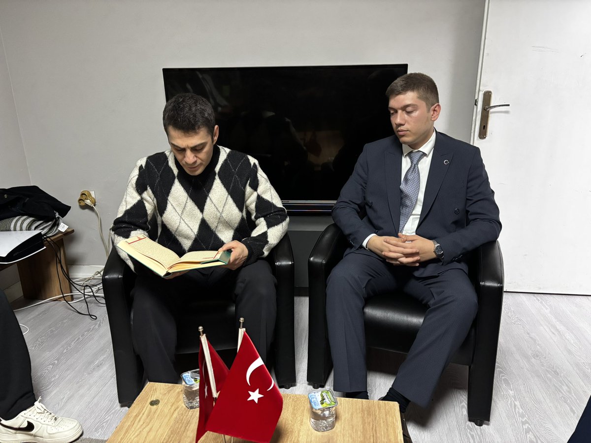 uskudarocak's tweet photo. Üsküdar Ülkü Ocakları olarak her hafta olduğu gibi başta Gazi Mustafa Kemal Atatürk ve Silah Arkadaşları, Başbuğumuz Alparslan Türkeş ve Ülkücü Şehitlerimizin ruhları için Kuran-ı Kerim Tilaveti gerçekleştirdik. https://t.co/Oapqv7tgwG