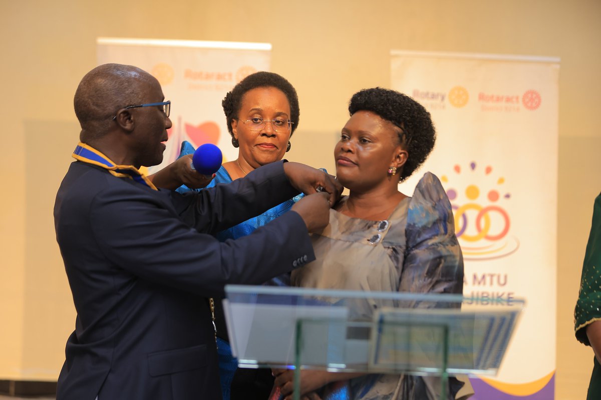 RcBwebajja's tweet photo. 🌟 Major Donor Recognition

Congratulations to Miriam Kyeyune, the newest Major Donor in Rotary District 9214, as she is recognized and pinned by the District Governor.

👏 Thank you for your generous contribution of more than USD 10,000 to The Rotary Foundation. Your generosity is making a lasting impact through Rotary’s service to communities around the world.

#Rotary #District9214 #MajorDonor #RotaryFoundation #ServiceAboveSelf
