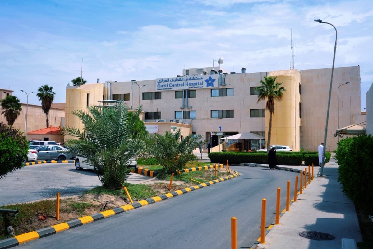 sobranewscom's tweet photo. بتكريم دولي.. «مركزي القطيف» صديق لكبار السن

4 محاور وضعت مستشفى #القطيف المركزي @E1_QcH على قائمة الرعاية الصديقة لكبار السن، ومنحته تكريماً من المعهد الدولي لتحسين الرعاية الصحية (IHI).

الرعاية تبدأ مما يهم كبير السن وتفضيلاته، وتمتد إلى سلامة الأدوية، والصحة الذهنية والكشف المبكر عن الخرف والاكتئاب والهذيان، وصولاً إلى الحركة الآمنة والمحافظة على الاستقلالية والقدرات الوظيفية.

#صبرة #كبار_السن #القطيف