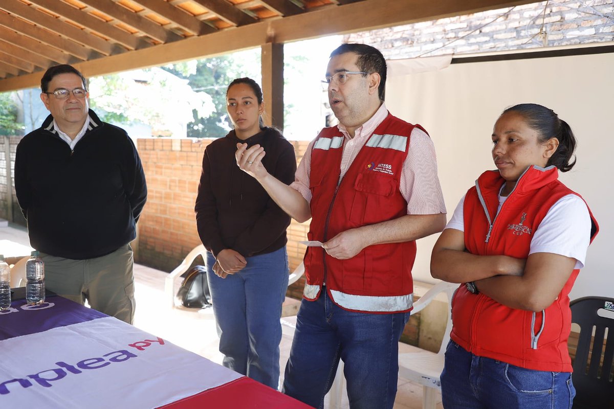 MTESS_PY's tweet photo. #EmpleoCircular | El Ministerio de Trabajo, con el apoyo del @magparaguay, continúa acercando información sobre el Programa de Migración Laboral entre Paraguay y España e identificando a personas interesadas en acceder a nuevas experiencias laborales, con énfasis en el sector rural.

En esta jornada, las actividades se desarrollaron en la sede del Centro de Desarrollo Agropecuario de Caaguazú, con la presencia del viceministro de Trabajo, @cesar_segovia, y del viceministro de Agricultura Familiar, Juan Molinas.

La iniciativa en enfoca en trabajadores del sector rural puedan ampliar sus conocimientos, incorporar nuevas técnicas y fortalecer sus experiencias laborales mediante una modalidad de empleo temporal, formal y con retorno garantizado al país.