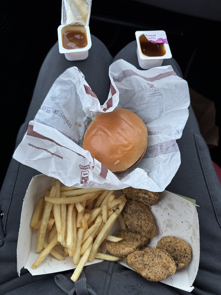 boobobbiebob's tweet photo. this is my superbowl https://t.co/DMQHJG84sv