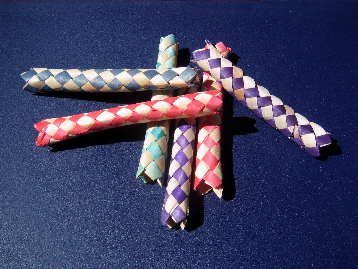 many_applestall's tweet photo. which one of these is a Chinese finger trap https://t.co/DENueFAaWY