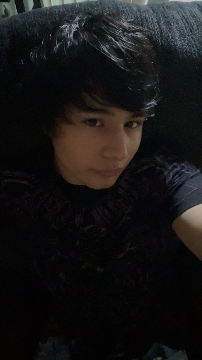 misfit4rr's tweet photo. wait.. #alt #emo #mlm https://t.co/QDLslkSpCw
